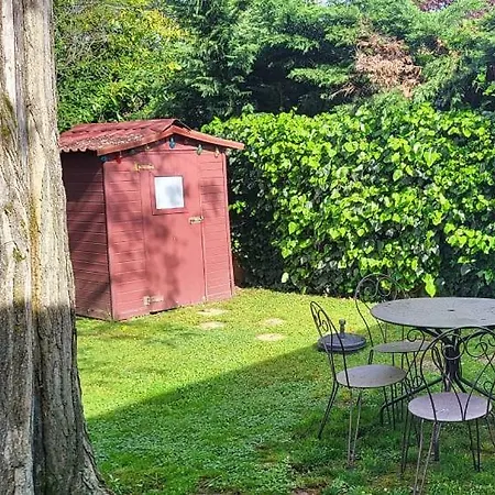 Semesterbostad Garden *